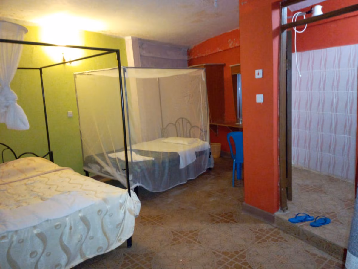 Twin Bed Room Image 1